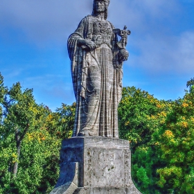 Maximilian Bridge, Pallas Athena Statue