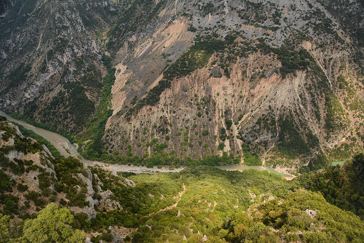 470 м.  над  Arachthos