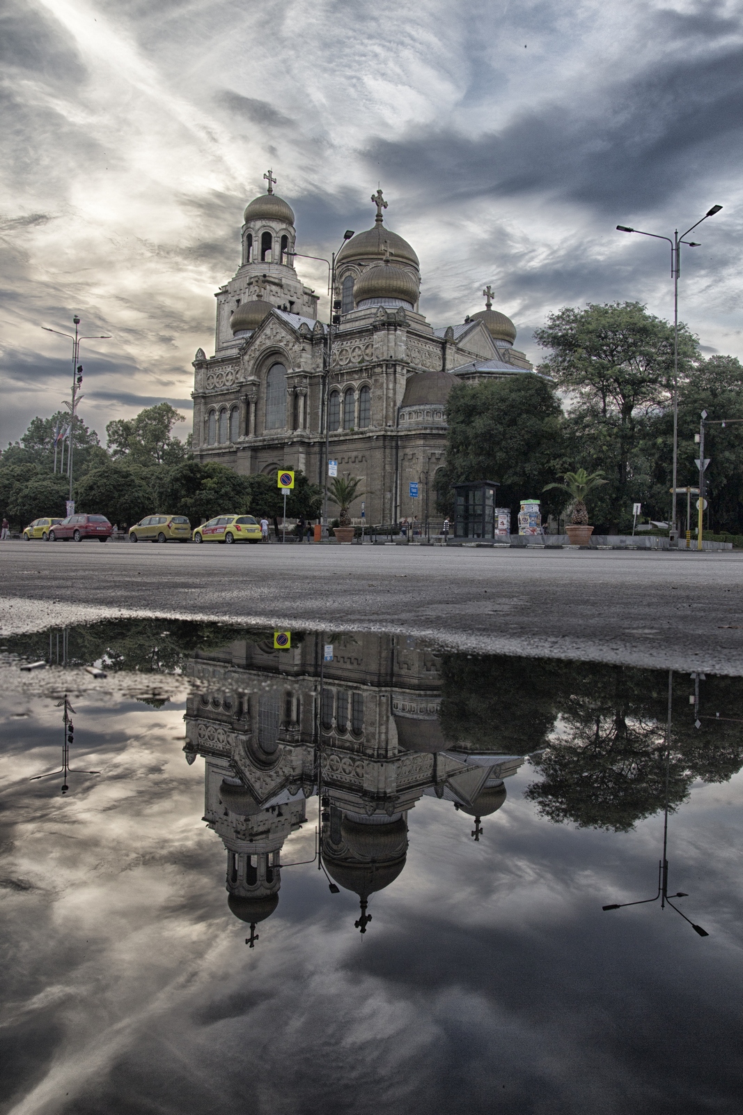 Катедралата.