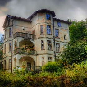 Красива стара къща