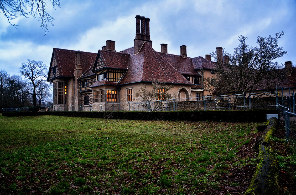 По здрач край Cecilienhof