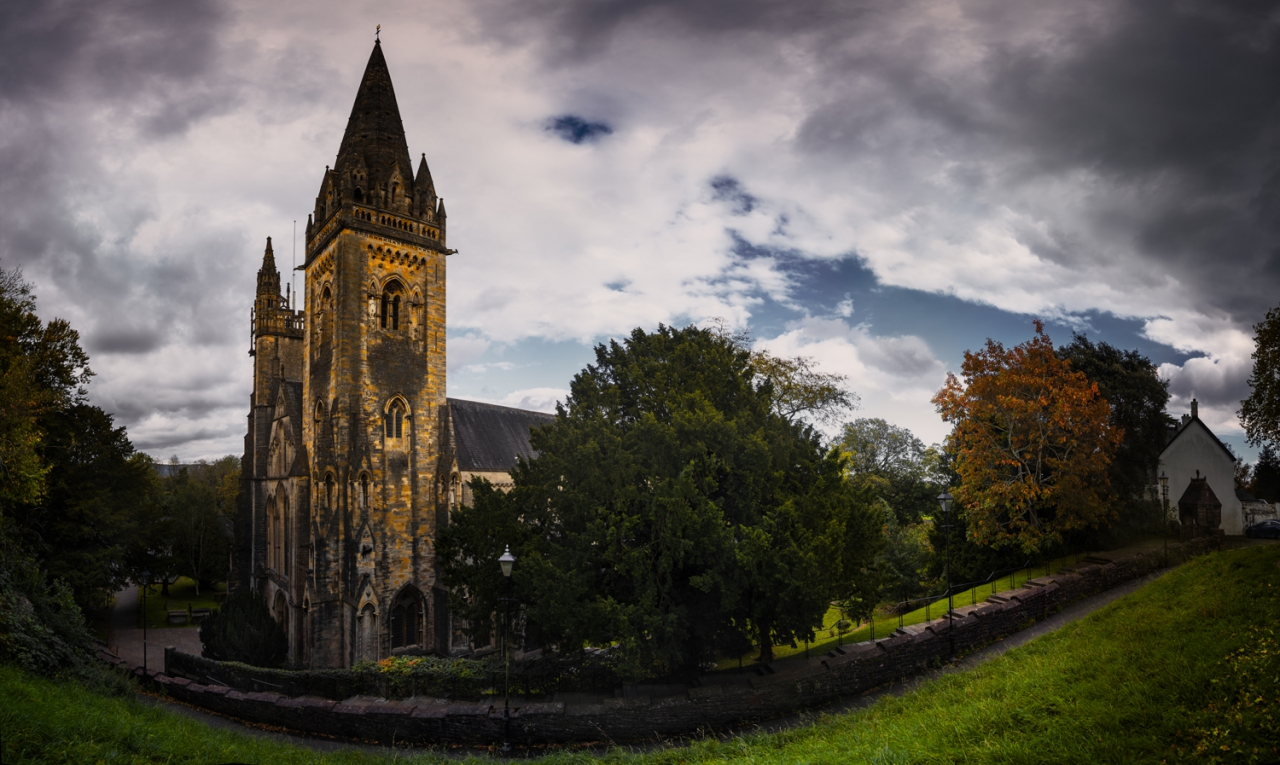 Llandaff Cathedral - за повече детайл - две кликвания