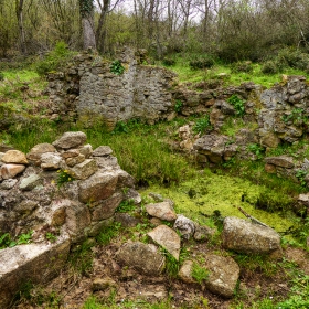 Останките от църквата 
