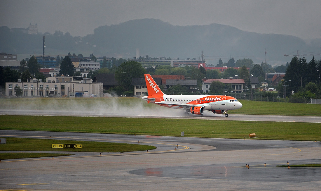 Дъждовно кацане - Airbus A319-111