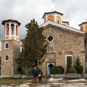 Пред църквата в манастира