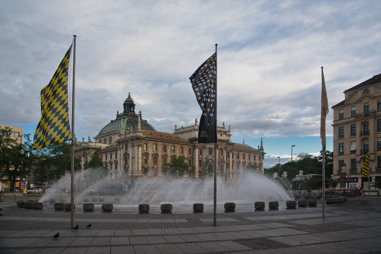 Stachus-Brunnen, Munchen