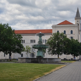 Ostlicher Schalenbrunnen, Munchen