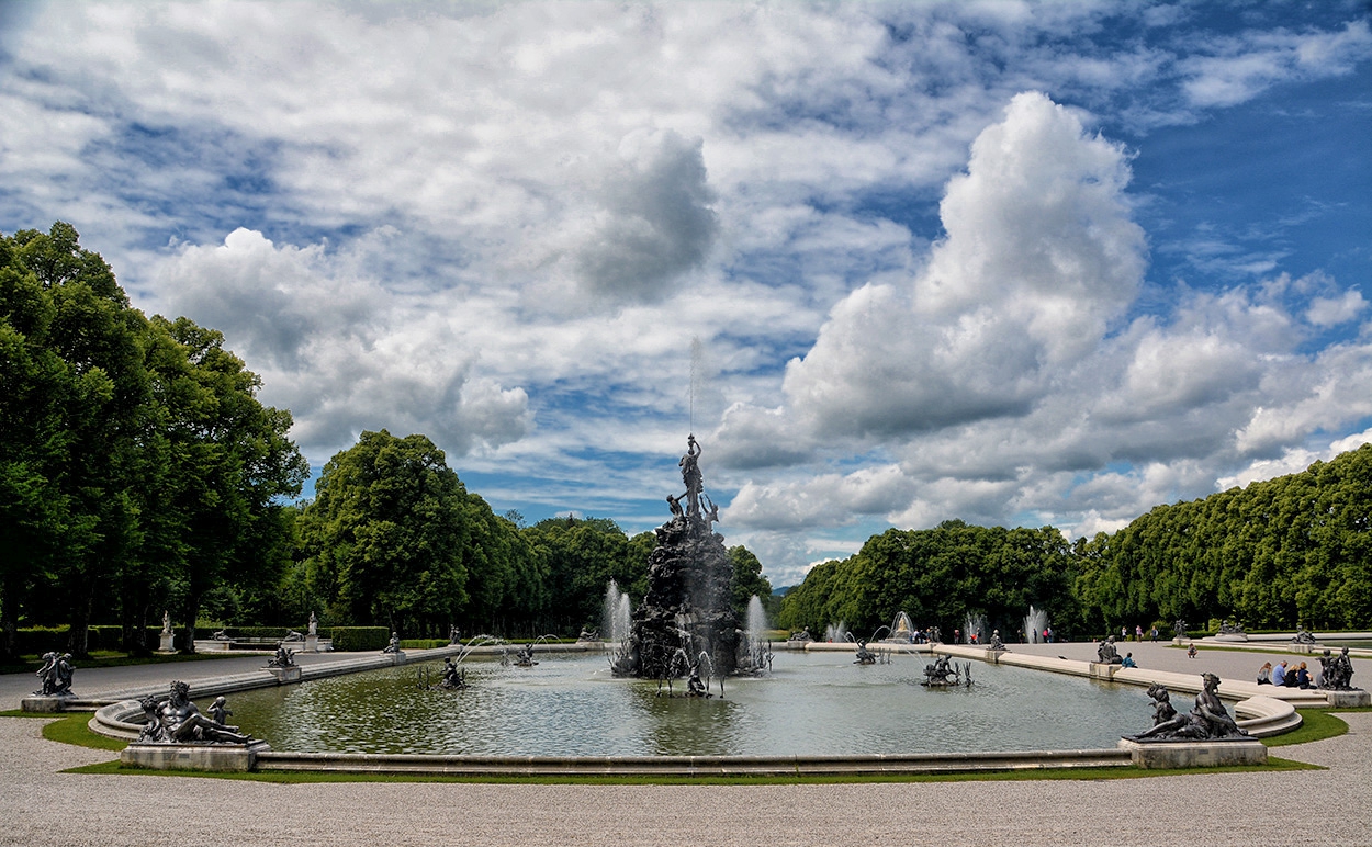 Full view of Fortuna-Brunnen