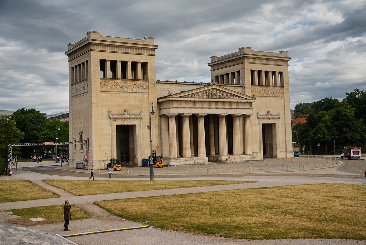 Propylaen auf dem Munchner Konigsplatz, 1862 г.