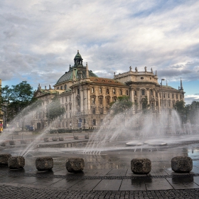 Munchen Karlsplatz Brunnen