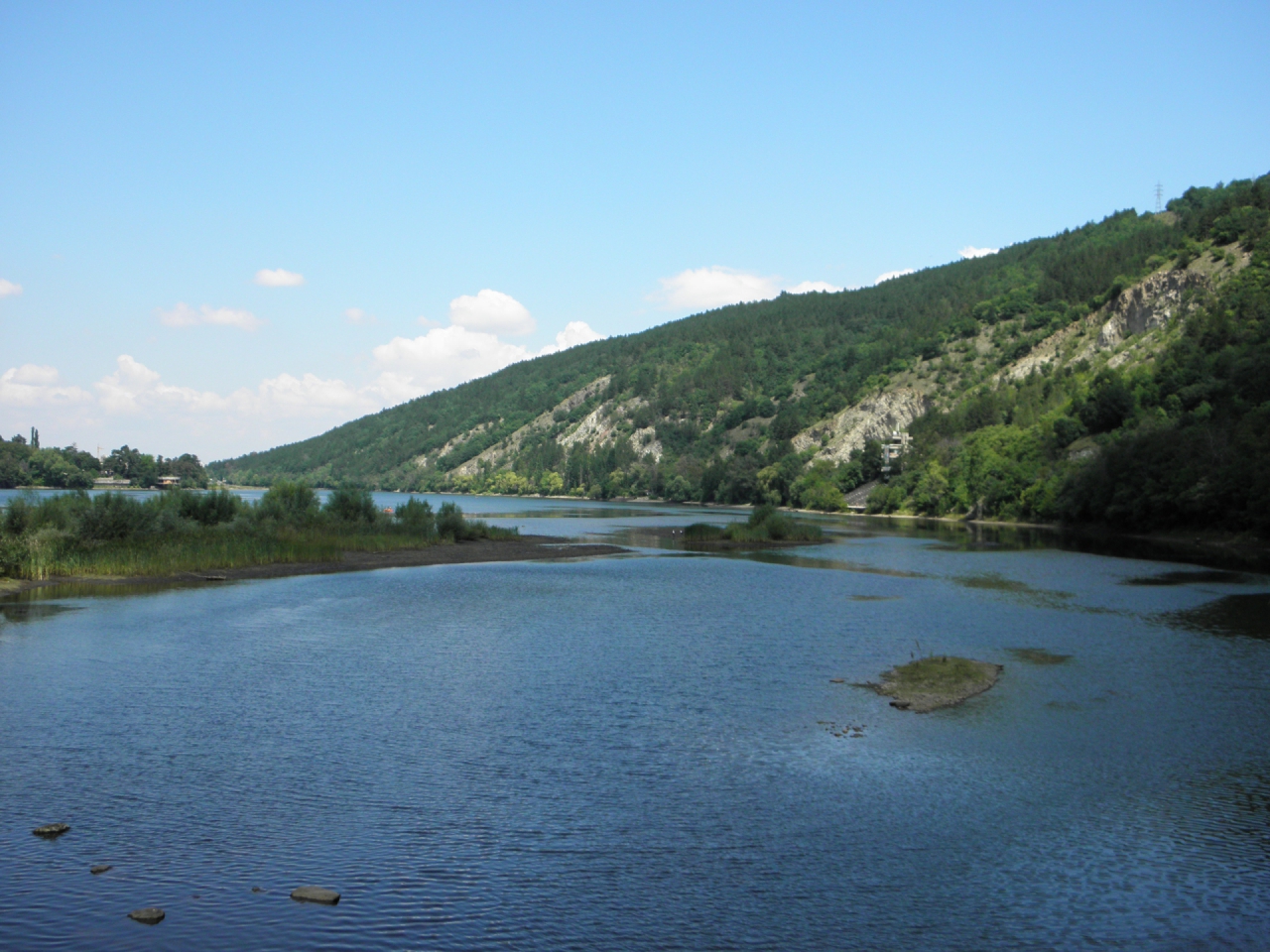 Езерно