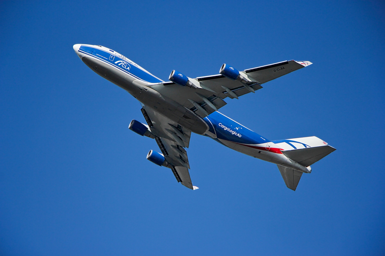 Красавец:  Boeing 747-428F Cargologicair UK... Dnepr Group