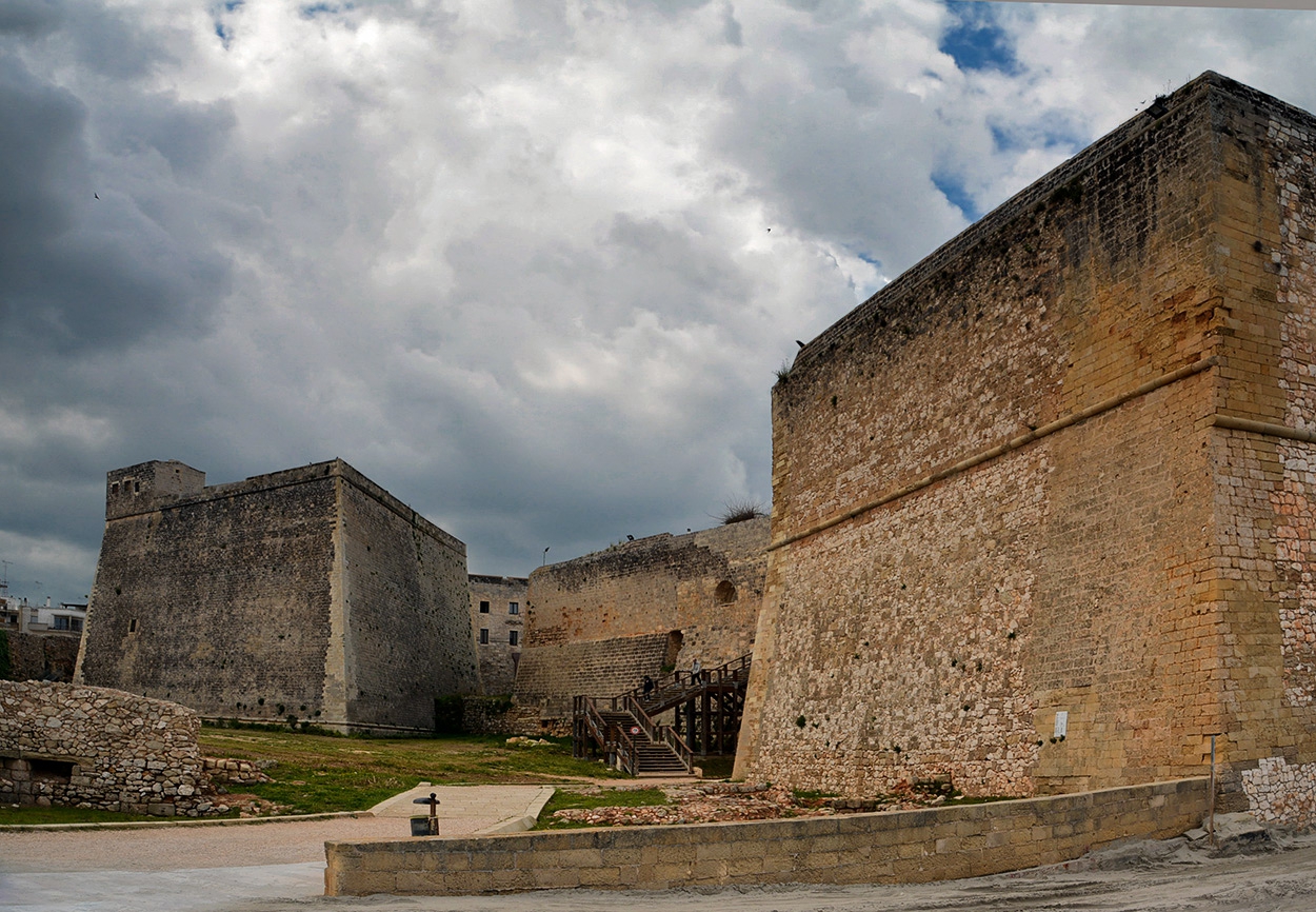 Castello Aragonese, 1498 г.