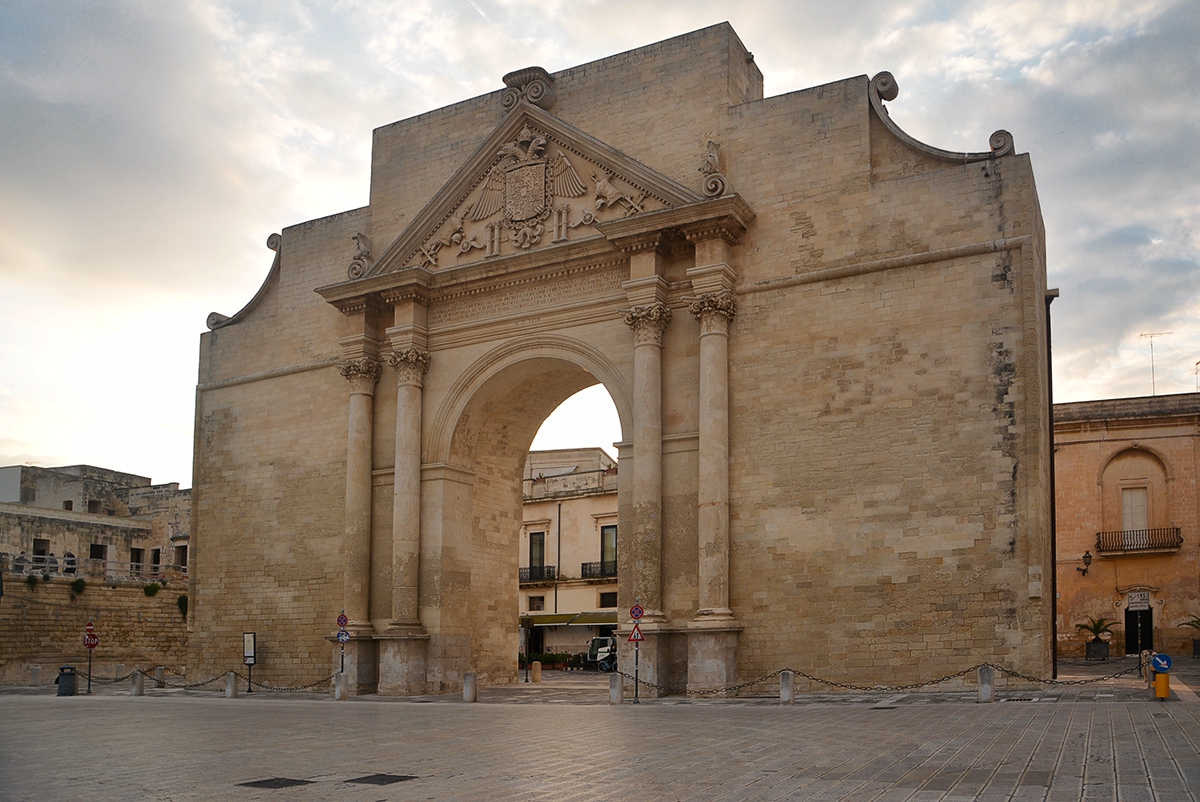 Porta Napoli, Lecce, 1548 г.