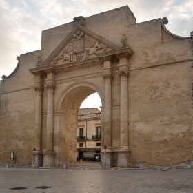 Porta Napoli, Lecce, 1548 г.