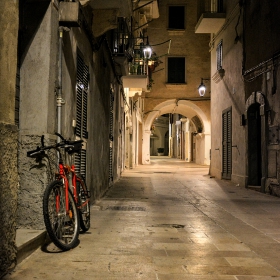 Monopoli by night