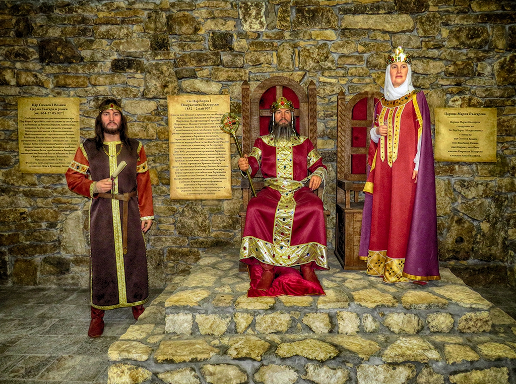 В Двора на Кирилицата