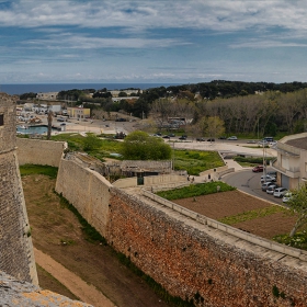 Над крепостния ров на сastello Aragonese, 1498 г.