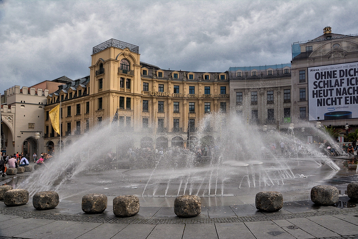 Munchen Karlsplatz Brunnen