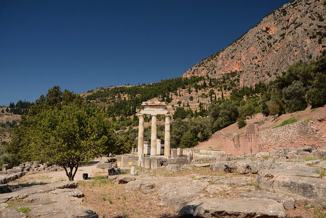 The Sanctuary of Athena Pronaia, 4 в.пр.н.е., Delphi