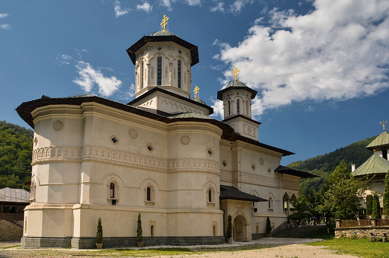 Новата църква на манастира Lainici