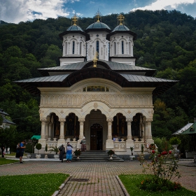 Lainici monastery, новата църква