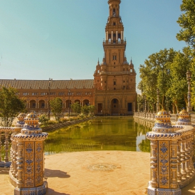 Sevilla Plaza de Espana Torre Sur con la ria