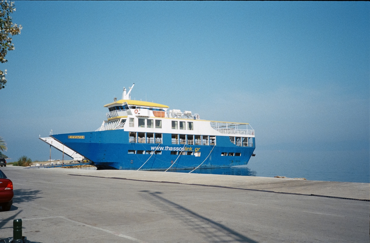 Направо от скенера Принос Тасос FILM Kodak Color Plus 200 35mm CAMERA Olympus 35RC